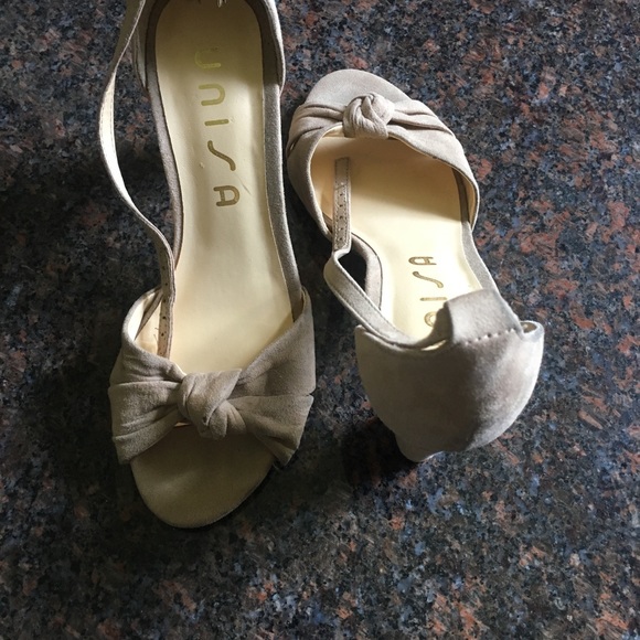 Heels - Picture 3 of 4